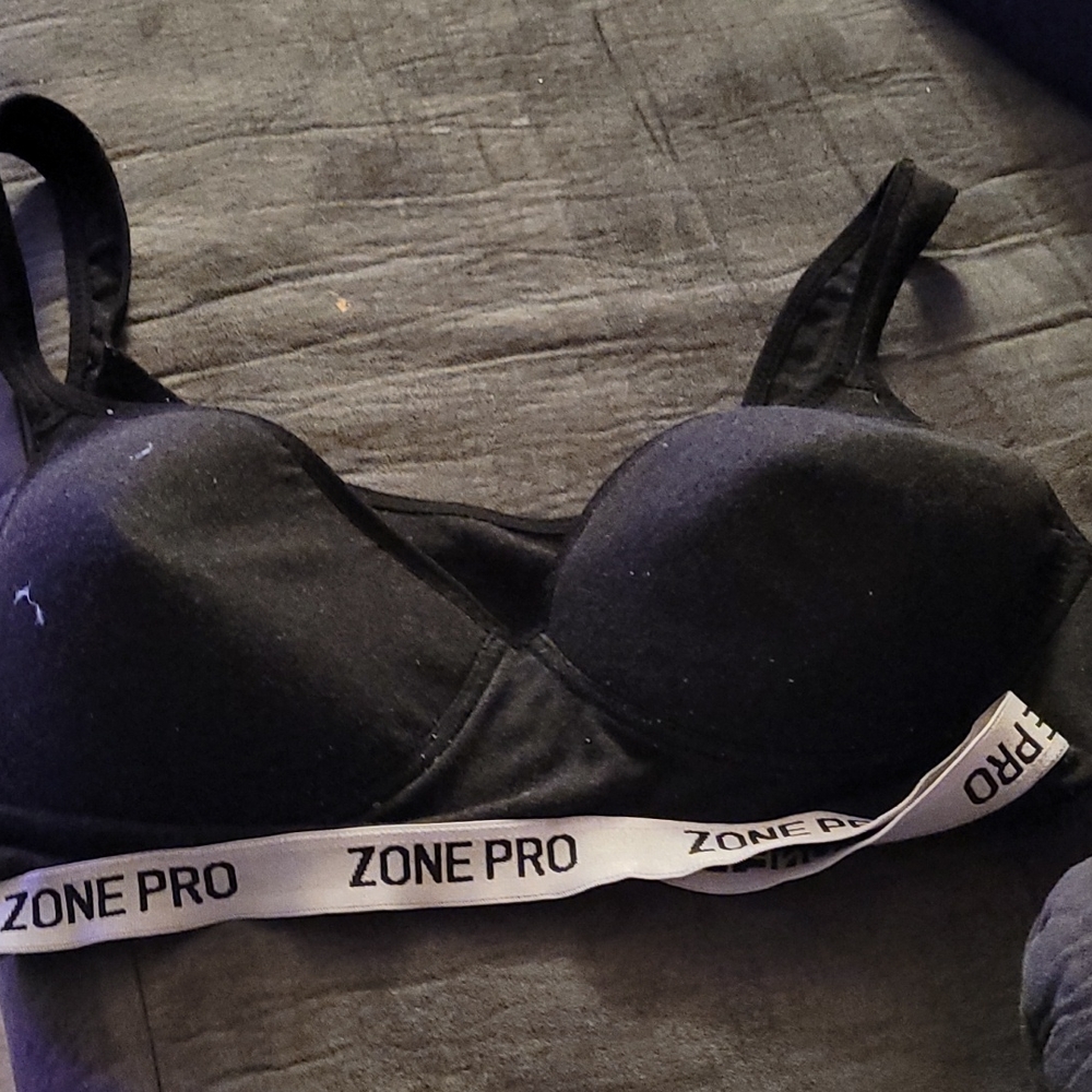 Zone pro black sports bra